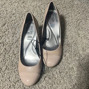 East 5th beige heels size 9.5 with memory foam soled
